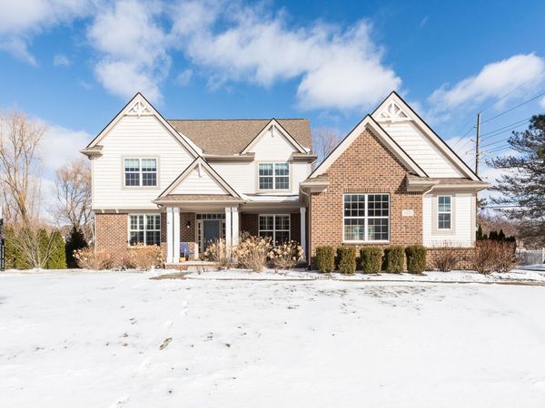 5222 Sandlewood Drive, Commerce Twp, MI 48382