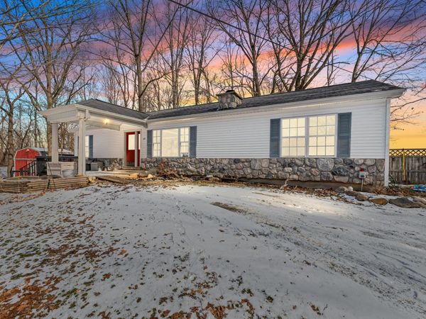 519 Crest Lane, Jonesville, MI 49250