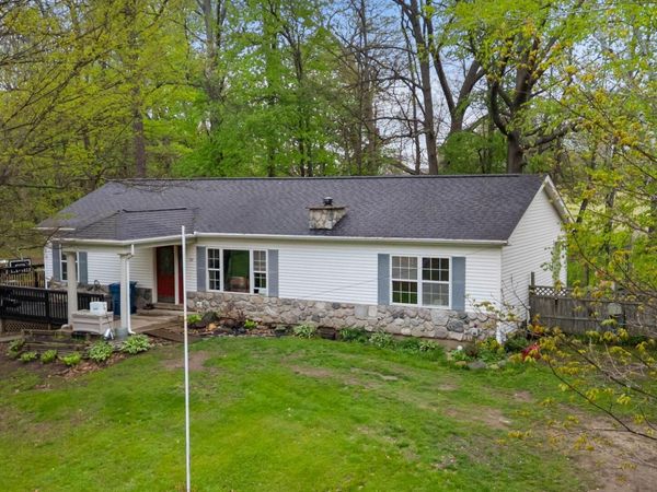 519 Crest Lane, Jonesville, MI 49250