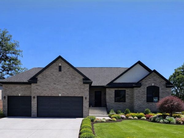 50402 Oakbrooke Drive, New Baltimore, MI 48047