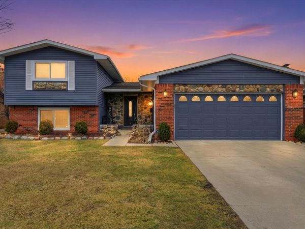 6622 Carriage Hills Drive, Canton, MI 48187