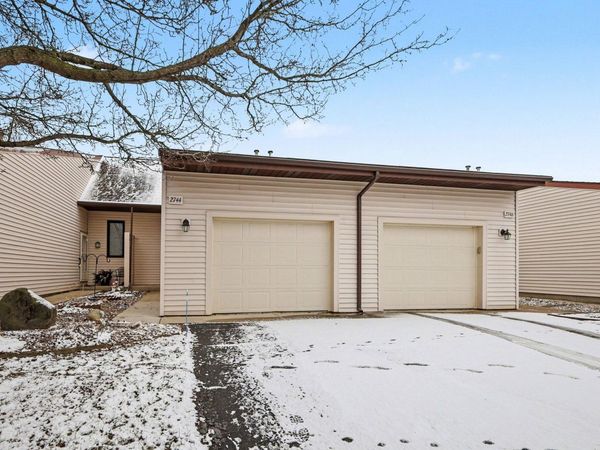 2744 Stonebluff Drive SW, Wyoming, MI 49519