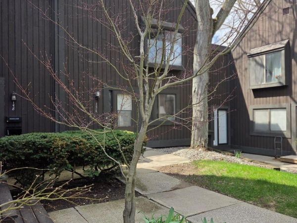 156 Carberry Hill Court, Kalamazoo, MI 49006