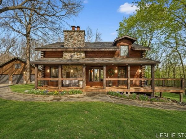 8835 Vergennes Street SE, Ada, MI 49301