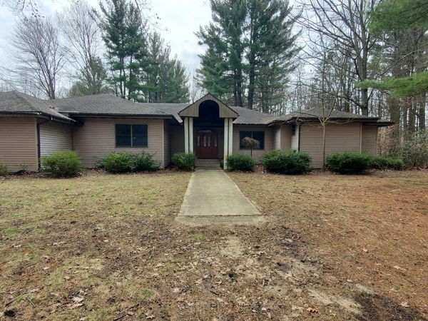 2833 58th Street, Fennville, MI 49408