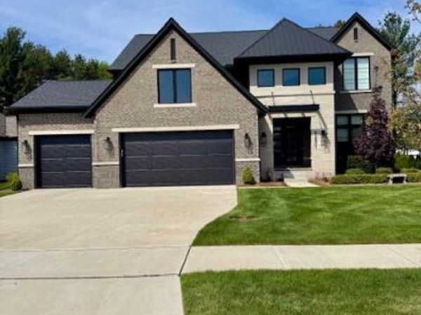 52801 Royal Park Avenue, Shelby Twp, MI 48315