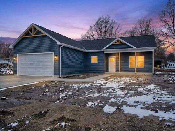 8 Hunting Trail Avenue, Quincy, MI 49082