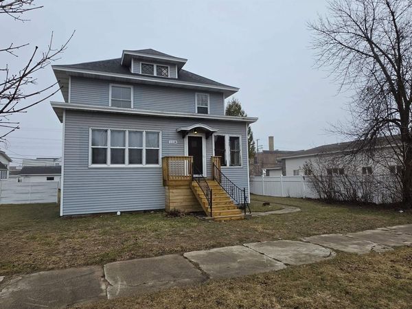 1114 S 1st Avenue, Escanaba, MI 49829