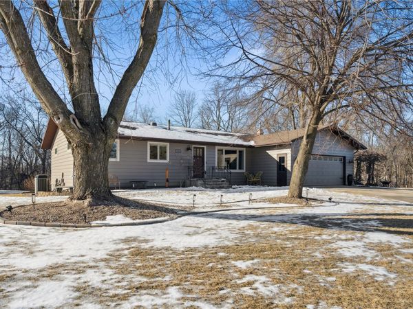 1596 Sunrise Drive NE, Solon, IA 52333