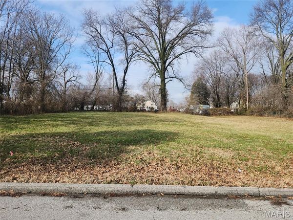 9053 Bobb Avenue, St Louis, MO 63114