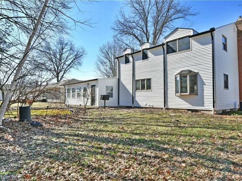 8351 Chesterton Drive, Youngstown, OH 44514 Photo 6