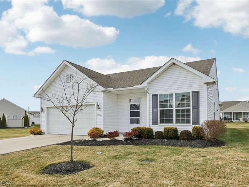 516 Cedar Crest Drive, Elyria, OH 44035 Photo 2