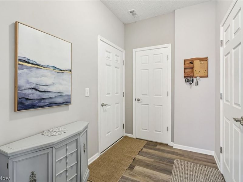 516 Cedar Crest Drive, Elyria, OH 44035 Photo 3