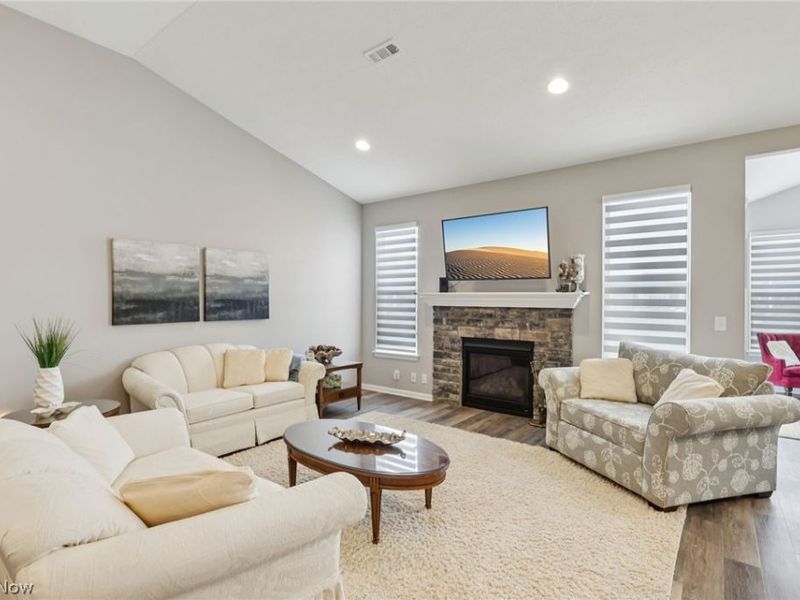 516 Cedar Crest Drive, Elyria, OH 44035 Photo 5