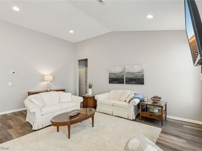 516 Cedar Crest Drive, Elyria, OH 44035 Photo 9