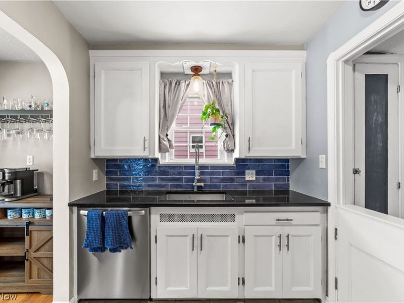 4312 W 211th Street, Fairview Park, OH 44126 Photo 11