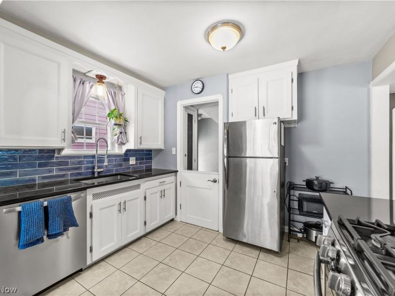 4312 W 211th Street, Fairview Park, OH 44126 Photo 12