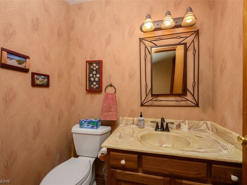 2479 Swathmore Circle NW, North Canton, OH 44720 Photo 12