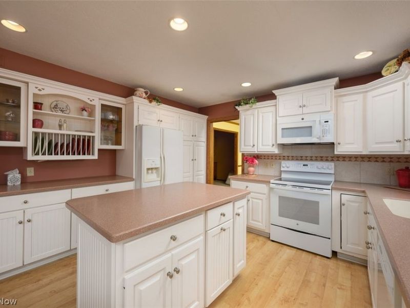 2479 Swathmore Circle NW, North Canton, OH 44720 Photo 5