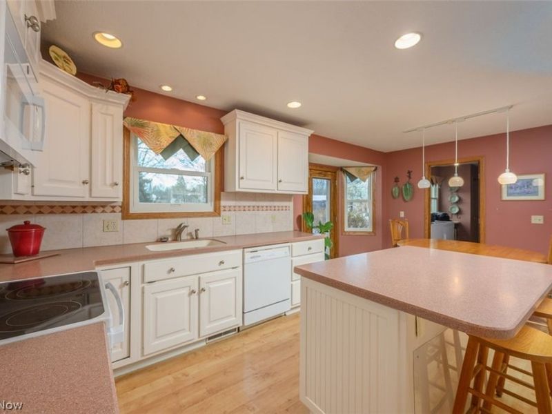 2479 Swathmore Circle NW, North Canton, OH 44720 Photo 6