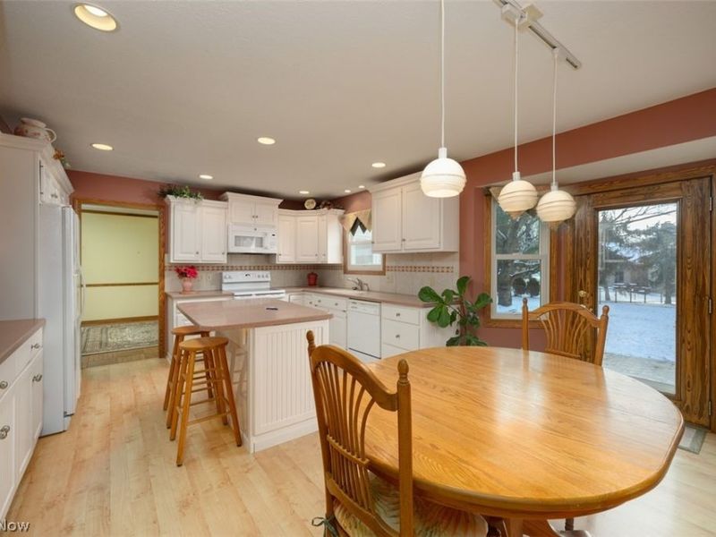 2479 Swathmore Circle NW, North Canton, OH 44720 Photo 7