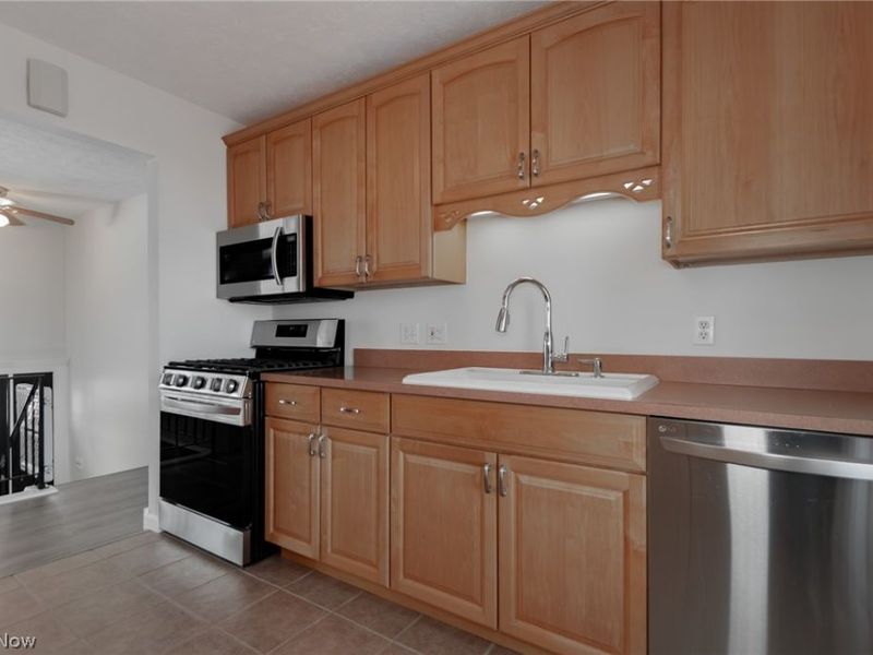 36587 Spindrift Drive, Eastlake, OH 44095 Photo 3