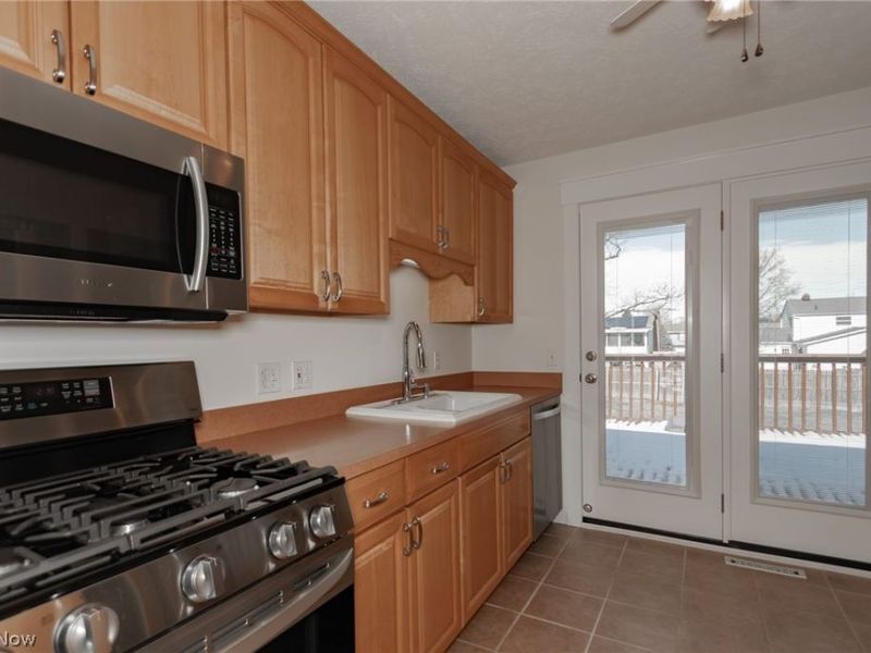 36587 Spindrift Drive, Eastlake, OH 44095 Photo 4