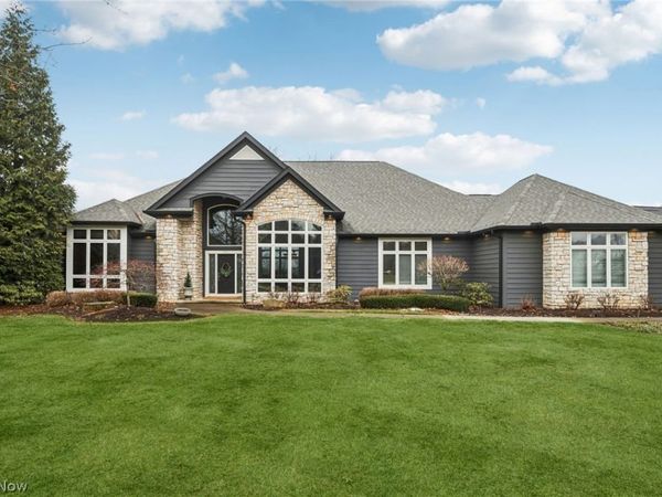 363 Glengarry Drive, Aurora, OH 44202