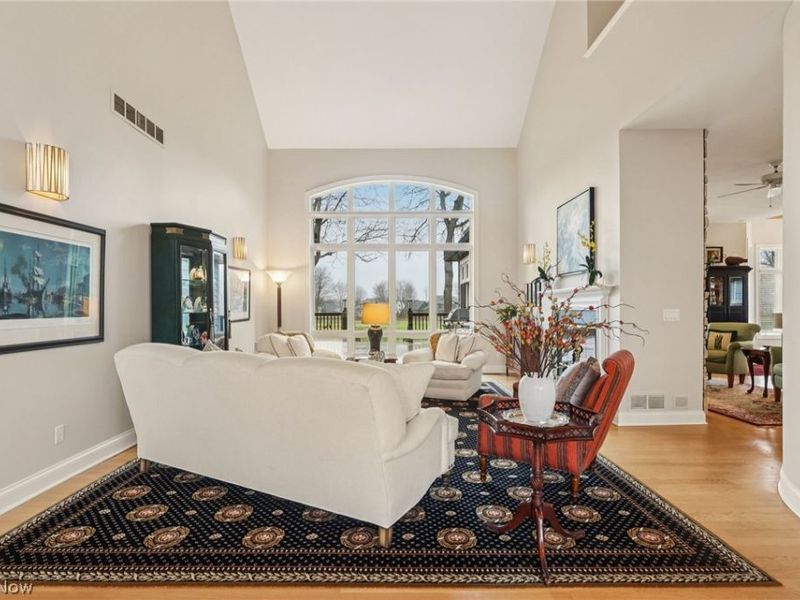 363 Glengarry Drive, Aurora, OH 44202 Photo 3