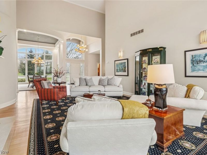 363 Glengarry Drive, Aurora, OH 44202 Photo 4