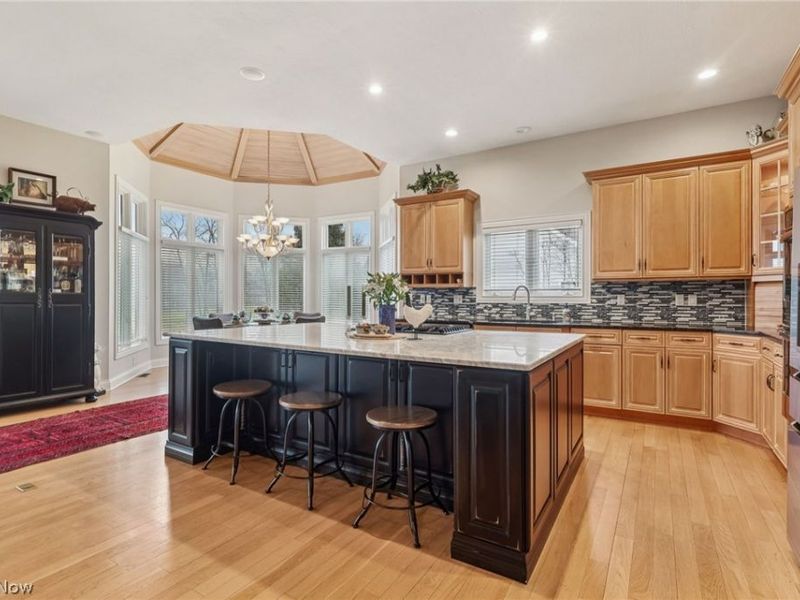 363 Glengarry Drive, Aurora, OH 44202 Photo 6