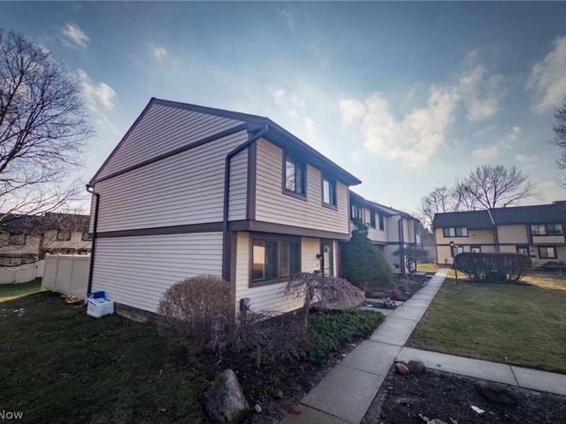 970 Hampton Ridge Drive, Akron, OH 44313 Photo 2