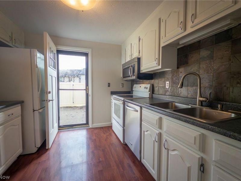 970 Hampton Ridge Drive, Akron, OH 44313 Photo 8