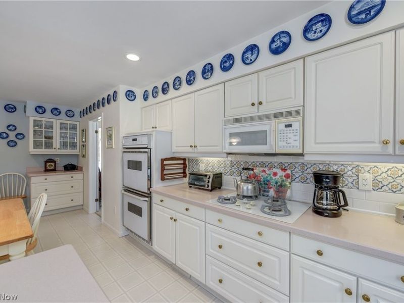 29500 Osborn Road, Bay Village, OH 44140 Photo 12