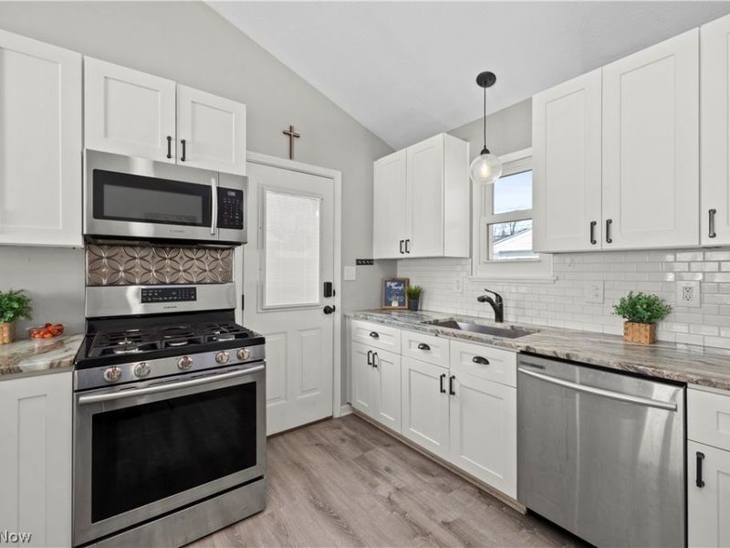 24856 Chase Drive, North Olmsted, OH 44070 Photo 12