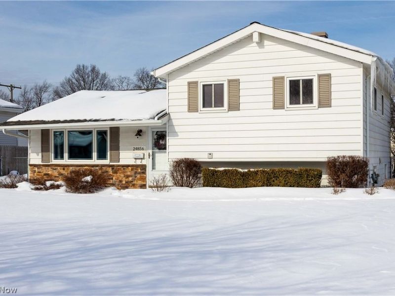 24856 Chase Drive, North Olmsted, OH 44070 Photo 2