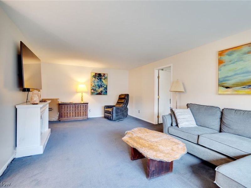 255 N Portage Path, Unit 108, Akron, OH 44303 Photo 11