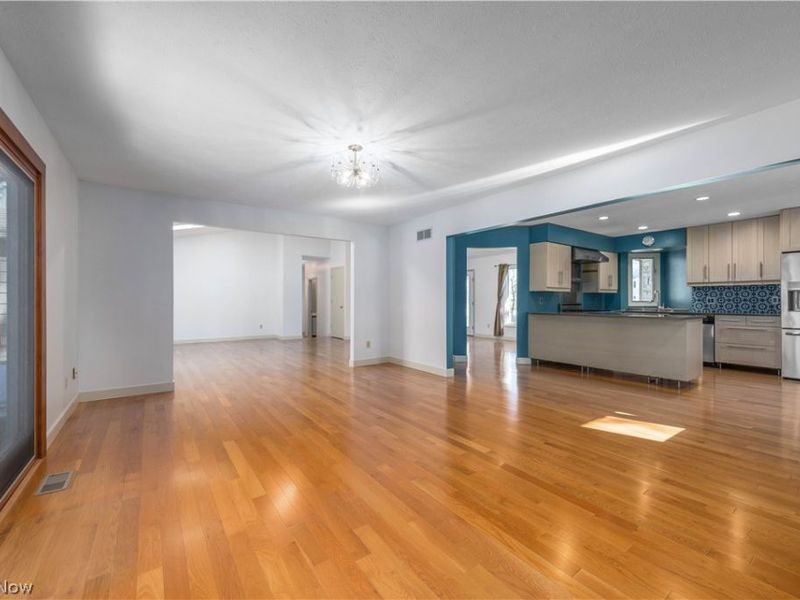 208 Westwind Drive, Avon Lake, OH 44012 Photo 13