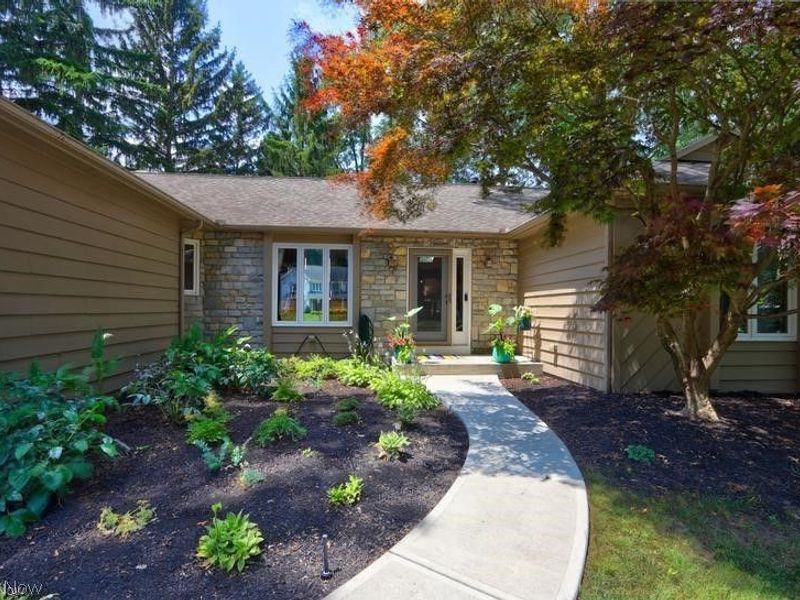 208 Westwind Drive, Avon Lake, OH 44012 Photo 2