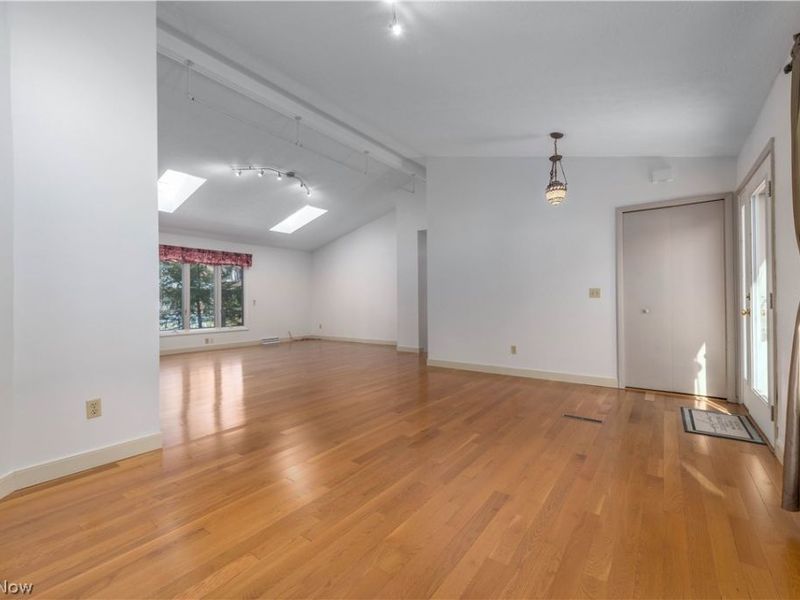 208 Westwind Drive, Avon Lake, OH 44012 Photo 4