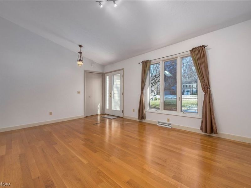 208 Westwind Drive, Avon Lake, OH 44012 Photo 5