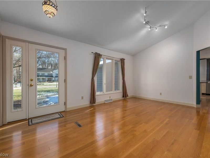 208 Westwind Drive, Avon Lake, OH 44012 Photo 6