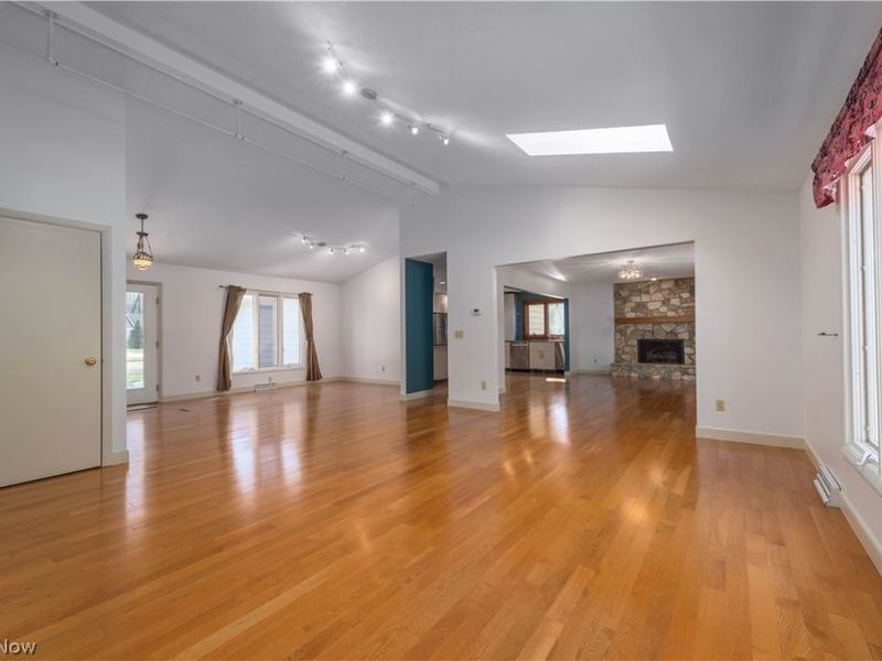 208 Westwind Drive, Avon Lake, OH 44012 Photo 8