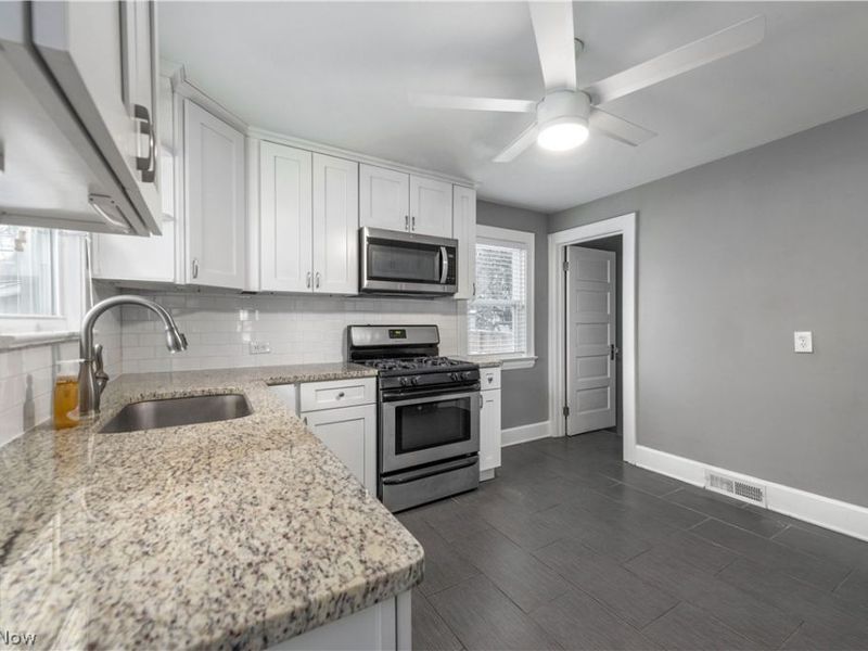 1647 Lauderdale Avenue, Lakewood, OH 44107 Photo 16