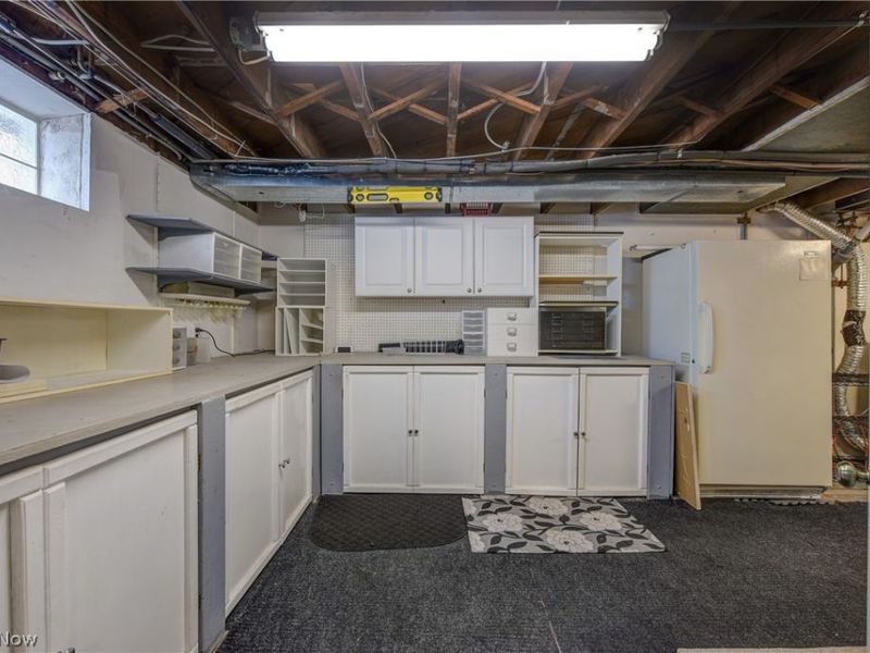 7615 Newport Avenue, Parma, OH 44129 Photo 30