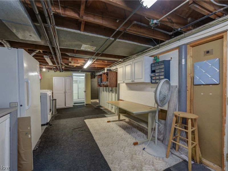 7615 Newport Avenue, Parma, OH 44129 Photo 32