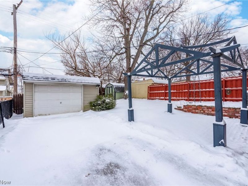 7615 Newport Avenue, Parma, OH 44129 Photo 36