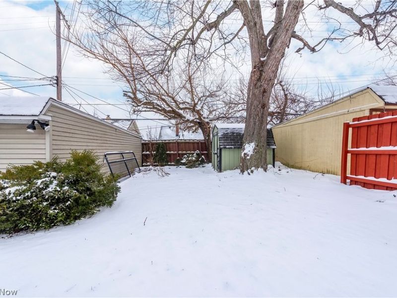 7615 Newport Avenue, Parma, OH 44129 Photo 38