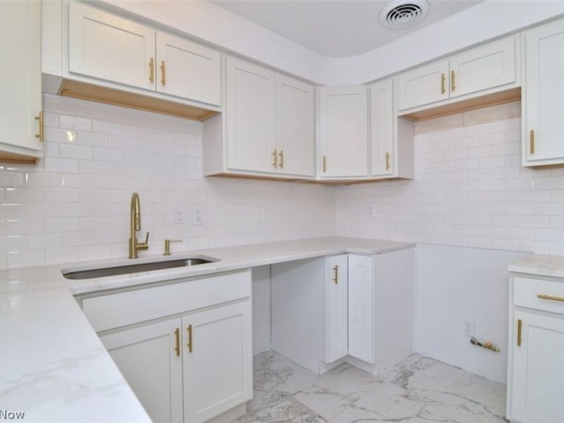 19406 Chagrin Boulevard, Beachwood, OH 44122 Photo 12