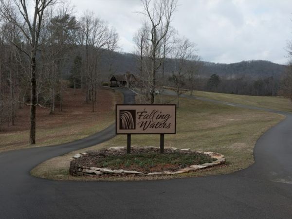 245 Smokerise Court, Ellijay, GA 30536